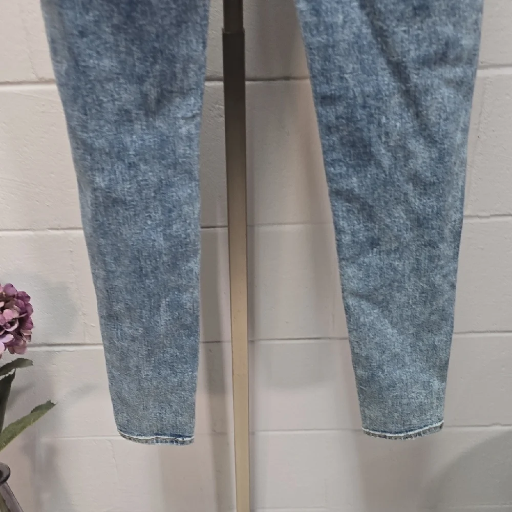 American Eagle Outfitters Distressed Blue Skinny Jeggings